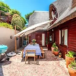 Stunning Glencairn Home Close To Beach