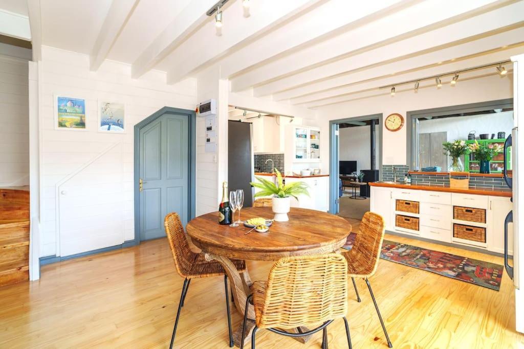 Stunning Glencairn Close To Holiday home *