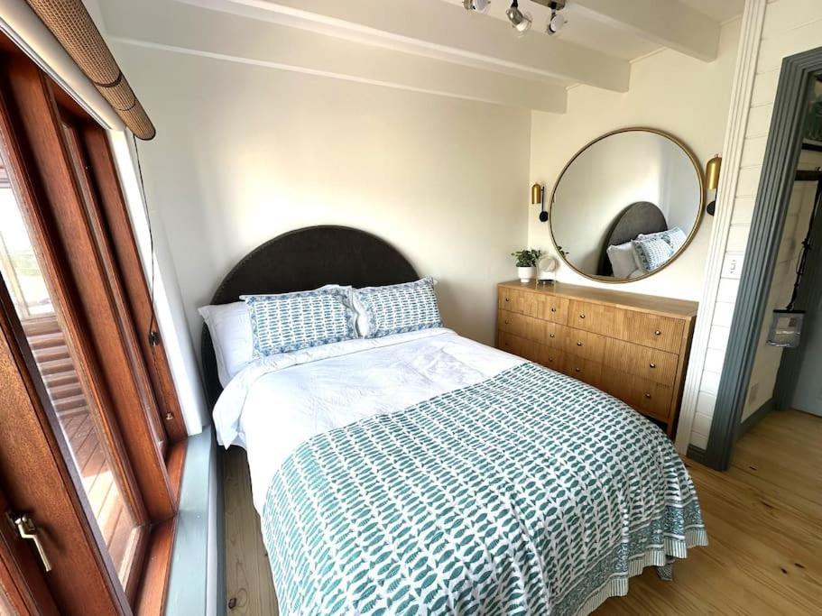 Stunning Glencairn Close To