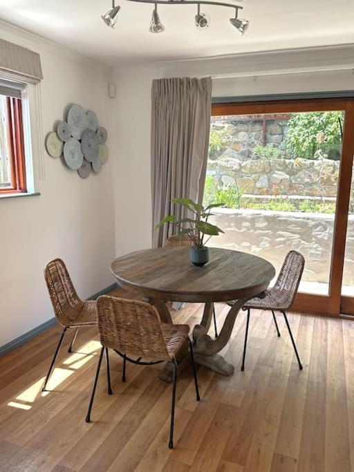 Holiday home Stunning Glencairn Close To